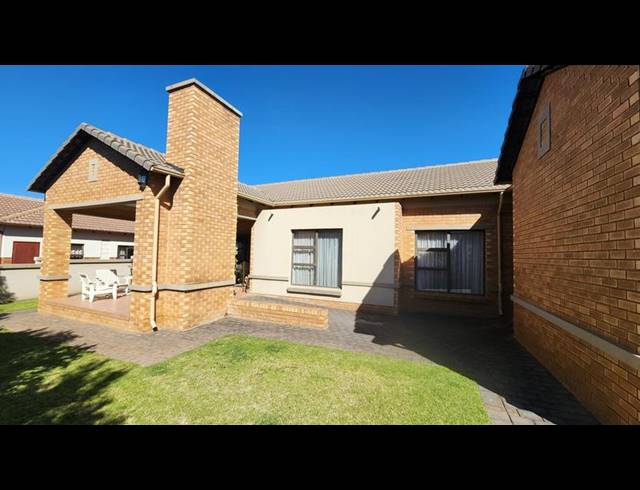 4 BEDROOM HOUSE FOR SALE IN RETIRE AT MIDSTREAM